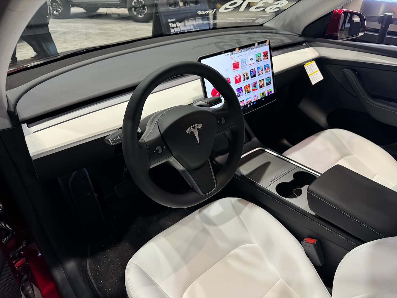 2024 Tesla Model Y - View 4